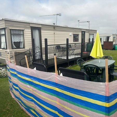 Tracy'S Holiday Home - Static Caravan Hemsby Bagian luar foto